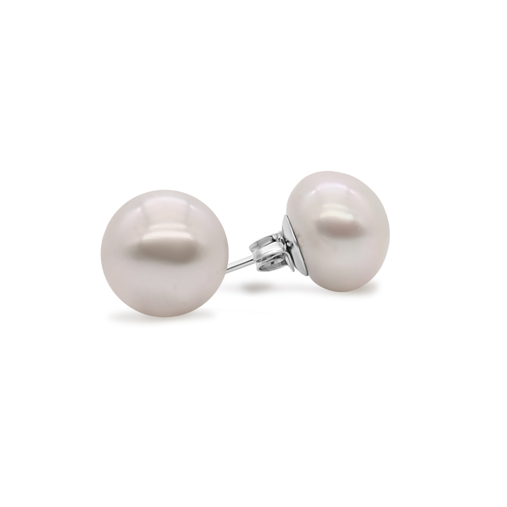 Essential Pearl Earring