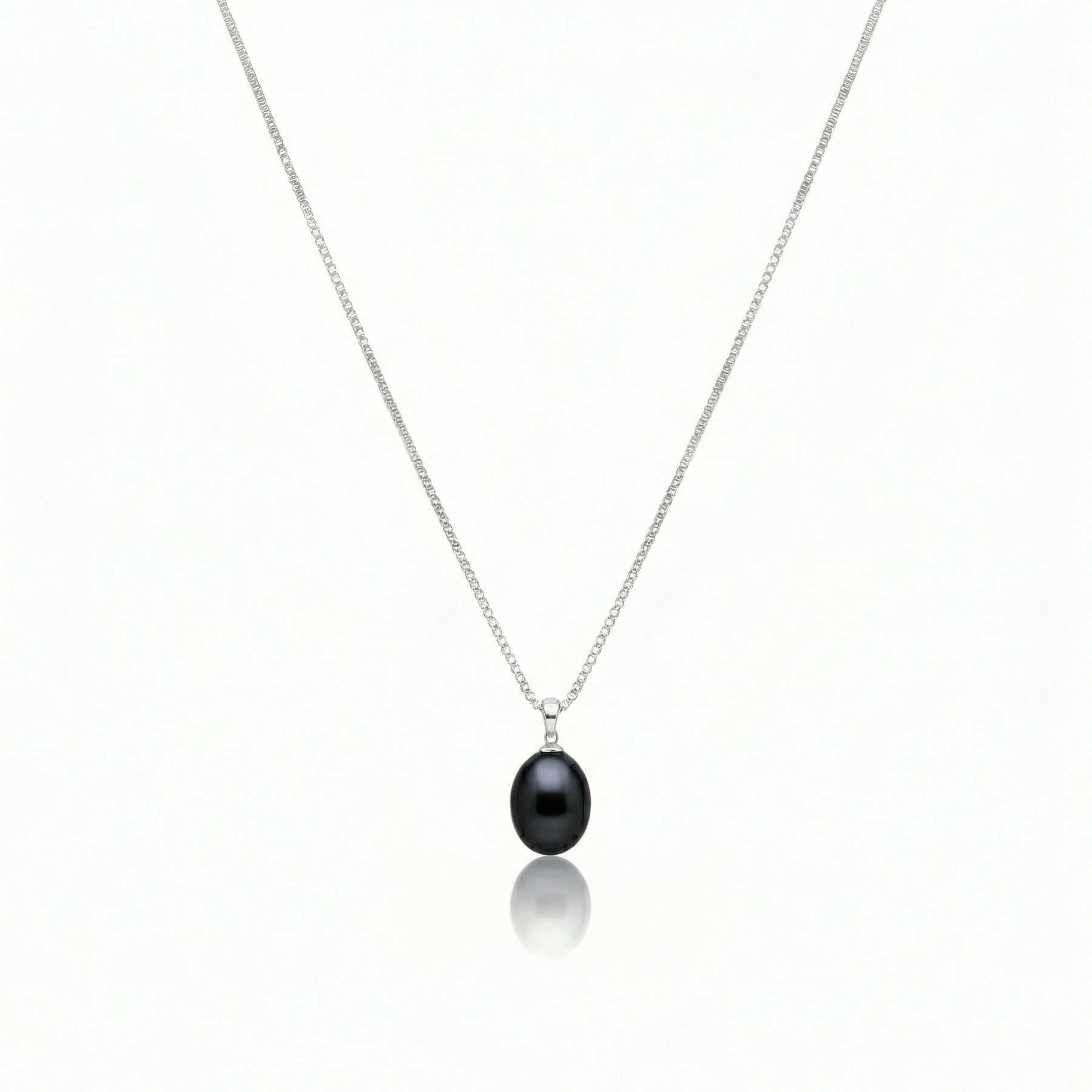 Essential Pearl Necklace